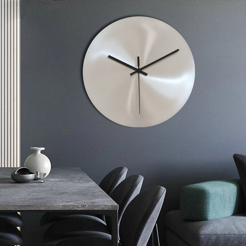 Horloge murale minimaliste en acier inoxydable - Élégante et fonctionnelle !