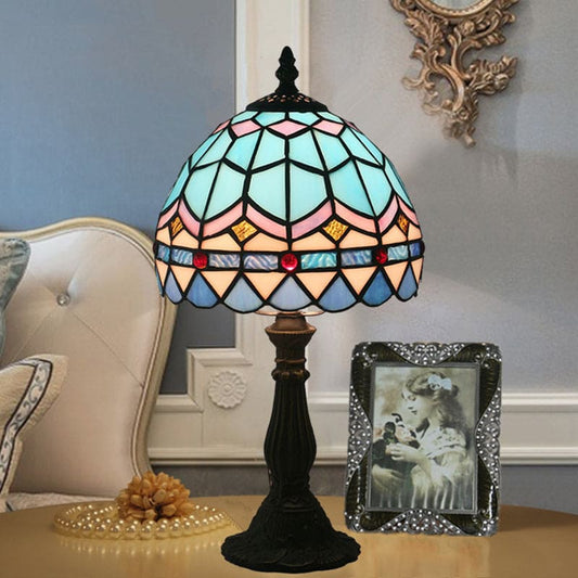 LightBreeze - Tiffany-shaped lamp of colored glass with lead lines