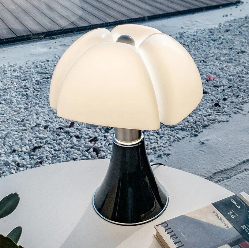 Fleur – Elegant Floral Design Table Lamp for Refined Interior Lighting