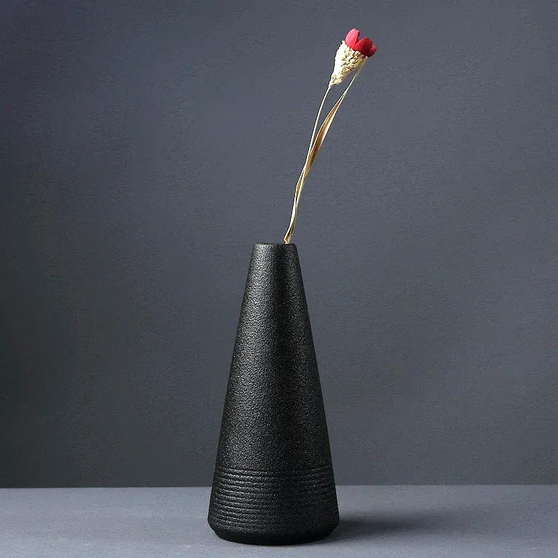 Petit vase japonais en céramique noire